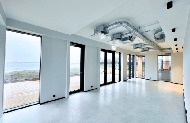 LUMMAVA MEREVAATE JA AVARA TERRASSIGA ÄRIPIND PÕHJA-TALLINNAS!