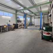 Продается действующая автомастерская с современным оборудованием, инструментом и оборудованием и действующим договором аренды.