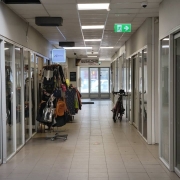 Lease agreement for a functioning second-hand clothing store with goods