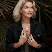 Nordic jewelry brand/e-shop - 77% margin - 10k customer base