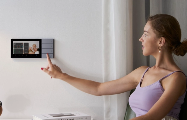 Operating Smart Home + smart locks business (inventory ~€10,000 + partners)