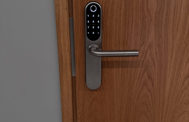 Operating Smart Home + smart locks business (inventory ~€10,000 + partners)