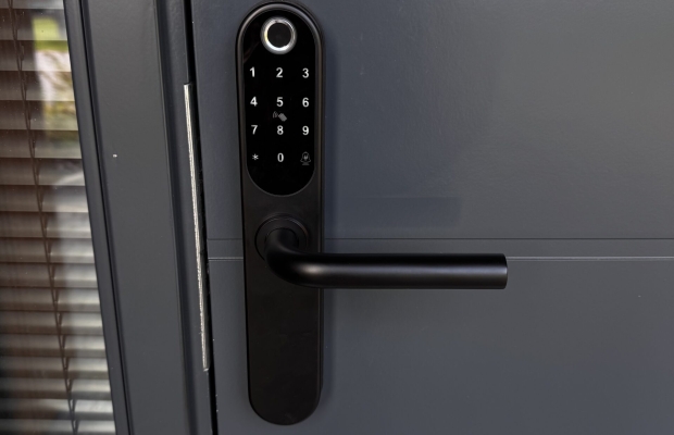 Operating Smart Home + smart locks business (inventory ~€10,000 + partners)