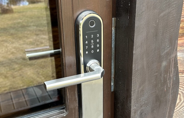 Operating Smart Home + smart locks business (inventory ~€10,000 + partners)
