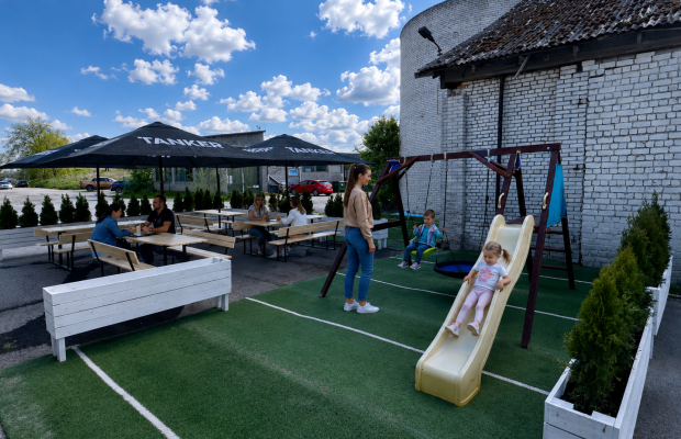 An operating and well-functioning cafe in Jüri with all the necessary equipment is for sale. During the year of operation, the cafe has developed a well-known brand and a loyal clientele.