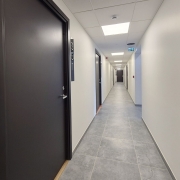 Müüa kaasaegne büroopind, parkimiskohaga
