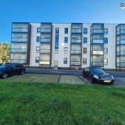 Müüa kaasaegne büroopind, parkimiskohaga