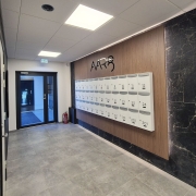 Müüa kaasaegne büroopind, parkimiskohaga