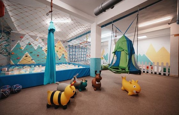 MÜÜA TEGUTSEV LASTE MÄNGUTUBA – ESTEPONA, HISPAANIA