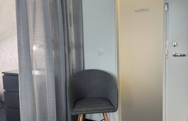 MÜÜA TÖÖTAV BUTIIK-ILUSTUUDIO KOOS MEESKONNA, KOOLITUSPOTENTSIAALI JA DIGITAALSE TARISTUGA