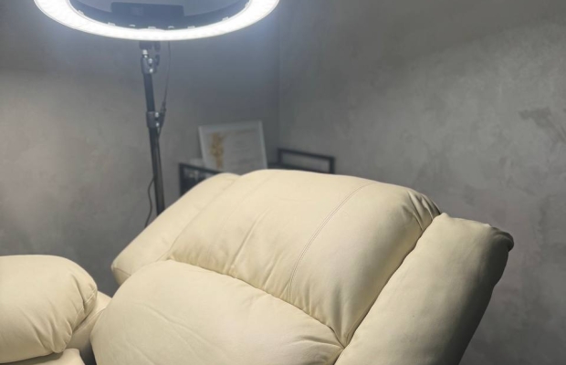 MÜÜA TÖÖTAV BUTIIK-ILUSTUUDIO KOOS MEESKONNA, KOOLITUSPOTENTSIAALI JA DIGITAALSE TARISTUGA