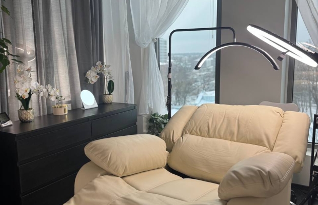 MÜÜA TÖÖTAV BUTIIK-ILUSTUUDIO KOOS MEESKONNA, KOOLITUSPOTENTSIAALI JA DIGITAALSE TARISTUGA