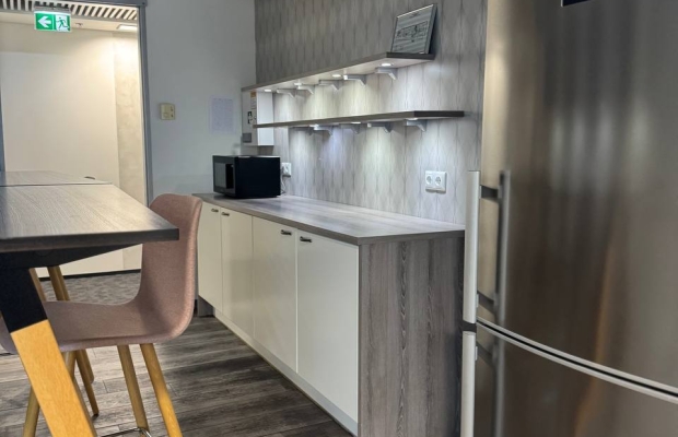 MÜÜA TÖÖTAV BUTIIK-ILUSTUUDIO KOOS MEESKONNA, KOOLITUSPOTENTSIAALI JA DIGITAALSE TARISTUGA