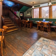 Tegutsev pubi Rapla kesklinnas – hoone, maa, inventar ja seadmed