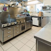 Tegutsev pubi Rapla kesklinnas – hoone, maa, inventar ja seadmed