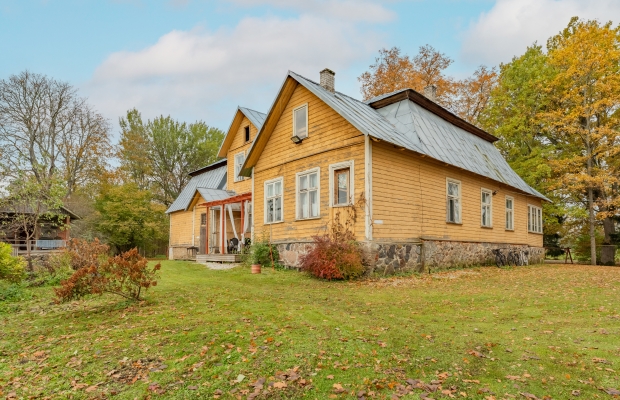 Väärika hingega endine kirikumõisa peahoone ootab uut peremeest!