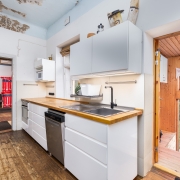 Väärika hingega endine kirikumõisa peahoone ootab uut peremeest!