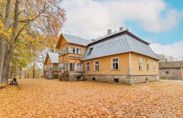 Väärika hingega endine kirikumõisa peahoone ootab uut peremeest!