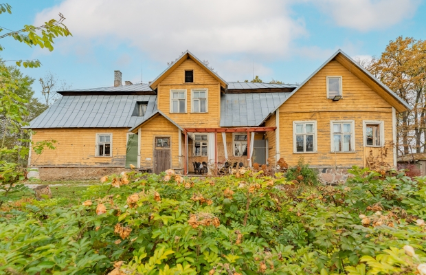 Väärika hingega endine kirikumõisa peahoone ootab uut peremeest!